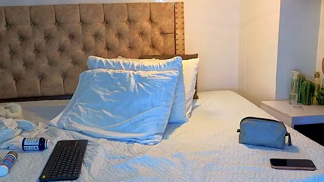 KeryHillson online show from 01-11-26, 01:49