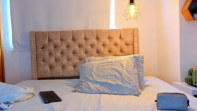 KeryHillson online show from 03-06-26, 02:13