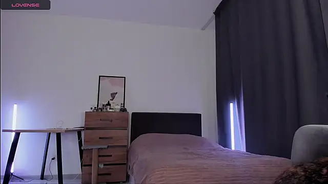 Alice Dias online show from 12-22-24, 04:06