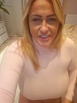 Isabellaa04 online show from 10-29-25, 08:54