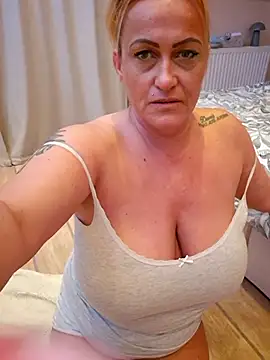 Isabellaa04 online show from 04-13-26, 06:35