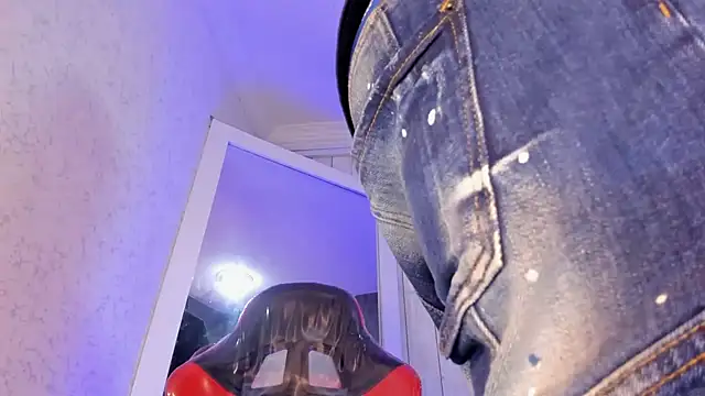 DominicSccott online show from 10-15-25, 01:00