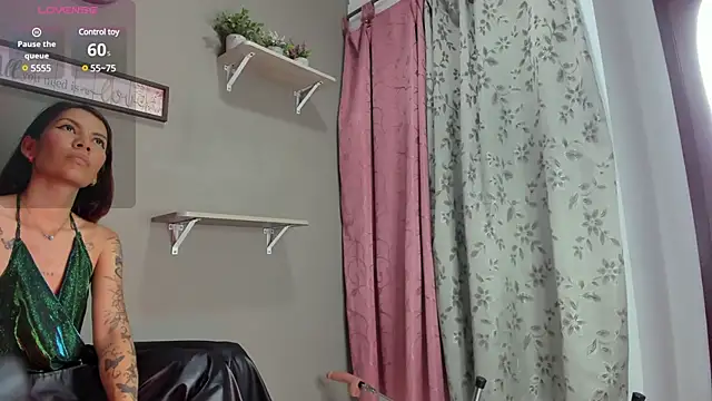 Snapshot of alexandrabootty chatting on 03-12-25, 12:20 alexandrabootty online show from 03-12-25, 12:20