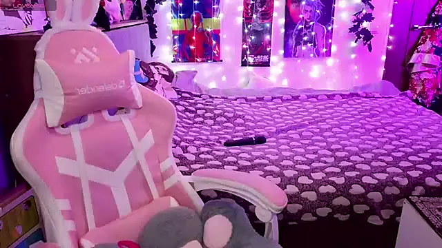 Snapshot of Violet_Noir chatting on 01-28-25, 09:41 Violet Noir online show from 01-28-25, 09:41