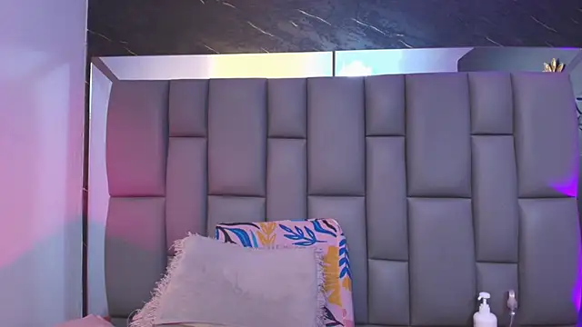  MiaBrown  online show from 11-20-25, 12:05