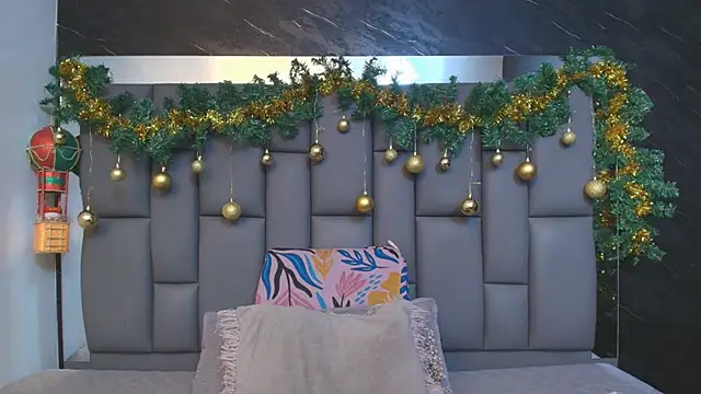  MiaBrown  online show from 12-15-25, 12:09