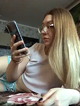 Snapshot of _Sweet_Love_ chatting on 02-04-25, 12:33 Sweet Love online show from 02-04-25, 12:33