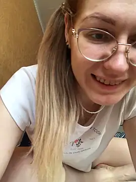 Snapshot of _Sweet_Love_ chatting on 02-14-25, 07:59 Sweet Love online show from 02-14-25, 07:59