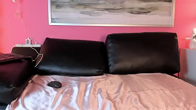 Tiffanysurez  online show from 03-15-25, 07:16