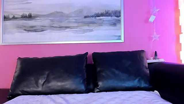 Tiffanysurez  online show from 09-25-25, 08:23