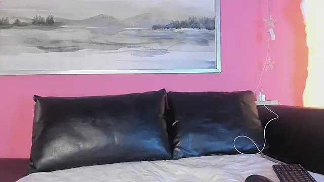 Tiffanysurez  online show from 10-08-25, 08:17