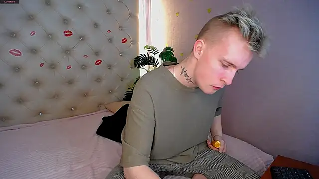 Snapshot of AlexxSweet chatting on 03-10-25, 04:57 AlexxSweet online show from 03-10-25, 04:57