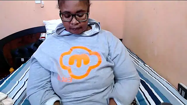 Snapshot of ZOQULUx chatting on 06-07-26, 09:35 ZOQULUx online show from 06-07-26, 09:35
