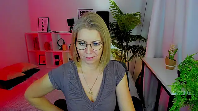 Annie Light online show from 01-16-26, 05:55