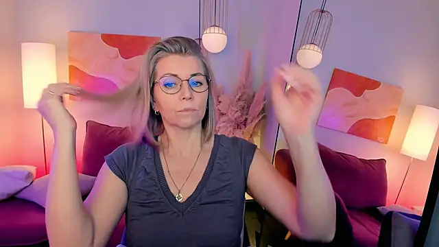 Annie Light online show from 02-10-26, 06:39