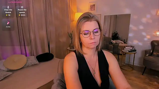 Annie Light online show from 04-16-26, 06:58