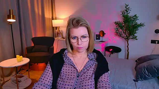 Annie Light online show from 04-25-26, 01:41