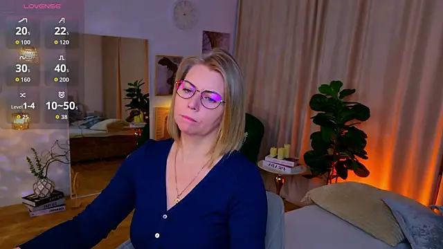 Snapshot of Annie_Light chatting on 05-16-26, 08:55 Annie Light online show from 05-16-26, 08:55