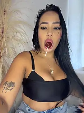 Luisa Fernandaa online show from 04-05-26, 07:44