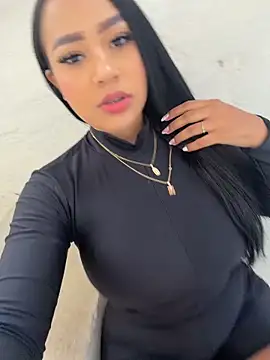 Luisa Fernandaa online show from 04-12-26, 07:52