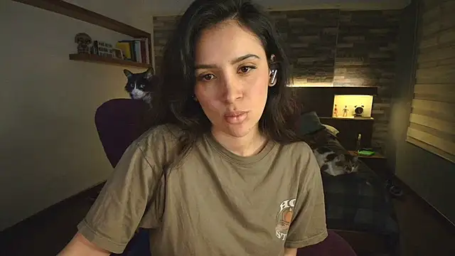 Snapshot of alicewilloww chatting on 02-06-26, 12:04 alicewilloww online show from 02-06-26, 12:04