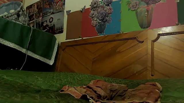 Snapshot of EllyseJenner chatting on 10-22-25, 05:24 EllyseJenner online show from 10-22-25, 05:24