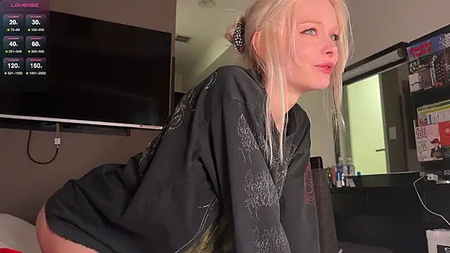 neon demon online show from 12-31-24, 01:36