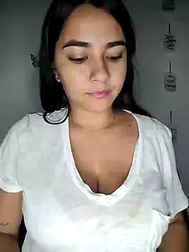 Snapshot of alison_villalobo chatting on 10-26-25, 01:44 alison villalobo online show from 10-26-25, 01:44