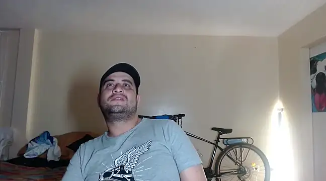 Snapshot of alphaswitchard chatting on 03-19-25, 03:20 alphaswitchard online show from 03-19-25, 03:20