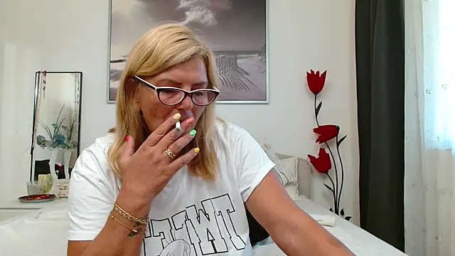 YulliaMilf online show from 09-19-25, 06:37