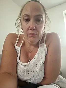 Wisie Cutie online show from 10-19-25, 12:06