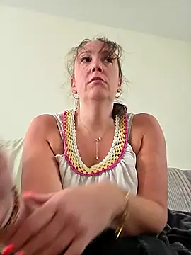 Wisie Cutie online show from 04-15-26, 03:30