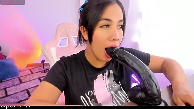 KAROLIVONNE online show from 12-04-24, 07:45