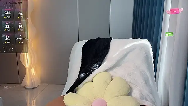 Mandy-- online show from 11-28-25, 03:20