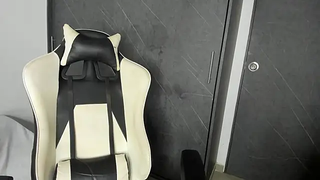 chloe ebony  online show from 04-02-26, 12:52