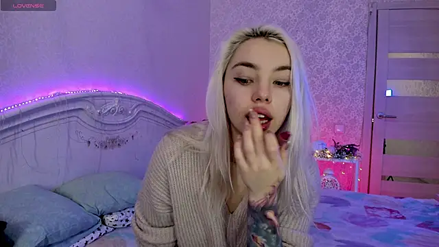 LillyMoure  online show from 11-15-25, 11:21