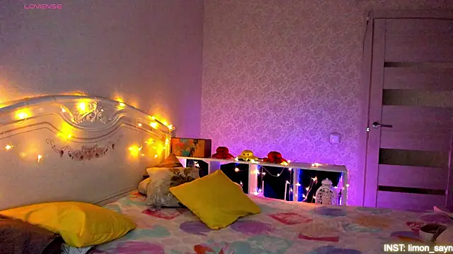 LillyMoure  online show from 03-27-26, 11:37