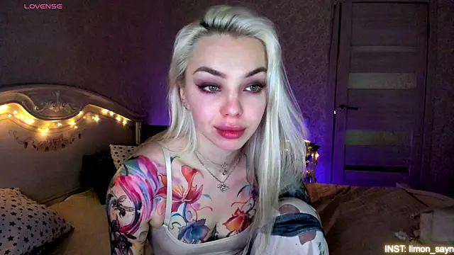 LillyMoure  online show from 05-28-26, 11:35