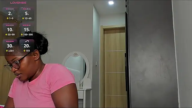 Snapshot of _heavenlysent chatting on 06-25-26, 05:28 heavenlysent online show from 06-25-26, 05:28