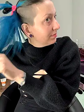 MissCumberdale online show from 12-14-25, 06:23