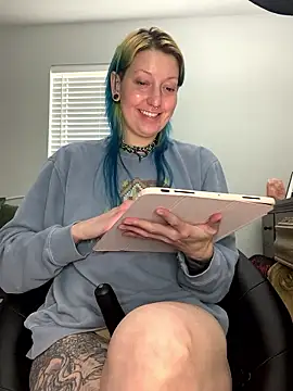 MissCumberdale online show from 01-17-26, 08:01