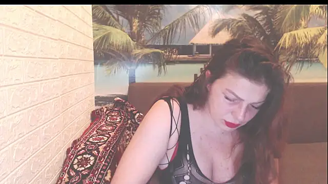 Snapshot of Queen__Natasha chatting on 10-23-25, 08:18 Queen Natasha online show from 10-23-25, 08:18
