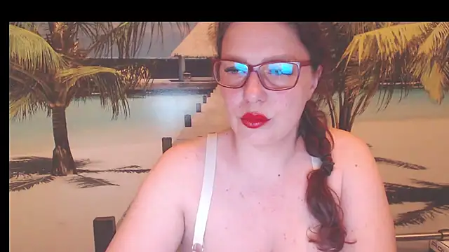 Snapshot of Queen__Natasha chatting on 06-17-26, 09:05 Queen Natasha online show from 06-17-26, 09:05