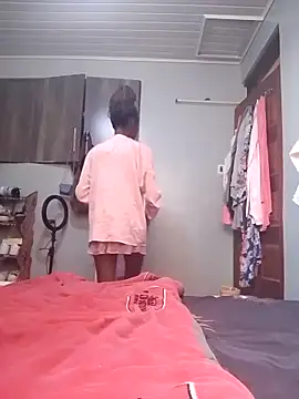 Prettybecs online show from 12-15-25, 09:02