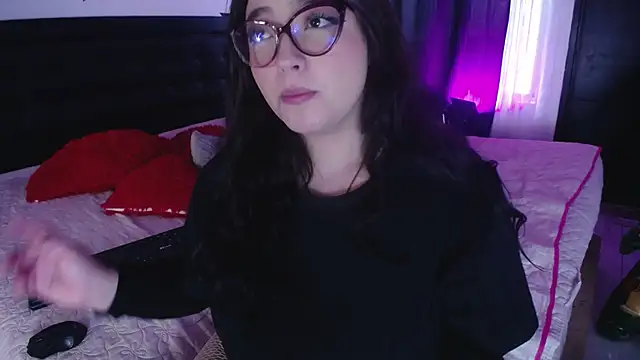 Snapshot of Miss_Loise chatting on 12-12-24, 03:59 Miss Loise online show from 12-12-24, 03:59