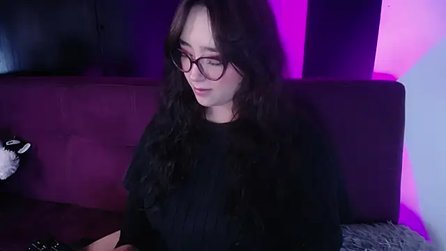 Snapshot of Miss_Loise chatting on 12-12-24, 07:04 Miss Loise online show from 12-12-24, 07:04
