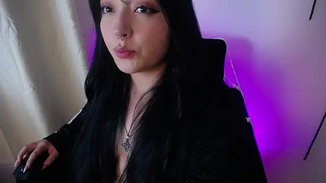 Miss Loise online show from 10-28-25, 04:05