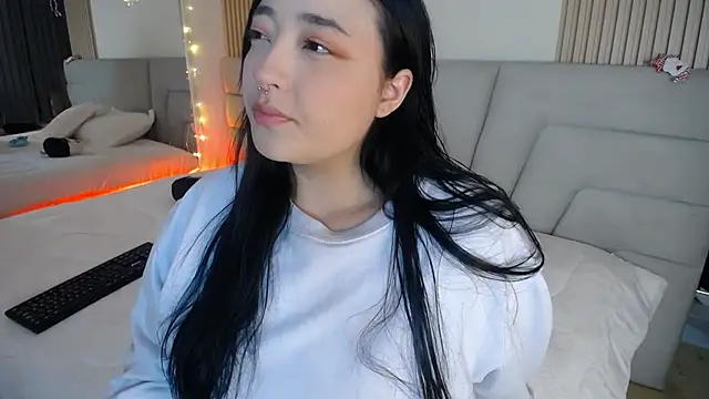 Miss Loise online show from 12-15-25, 02:38