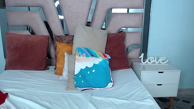 sophia hadid online show from 03-17-25, 11:11