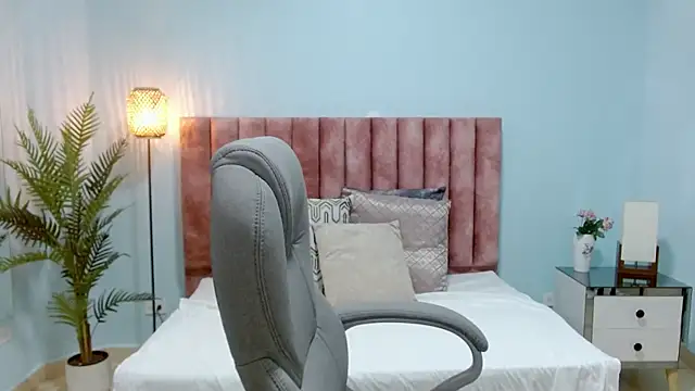 sophia hadid online show from 11-12-25, 09:03